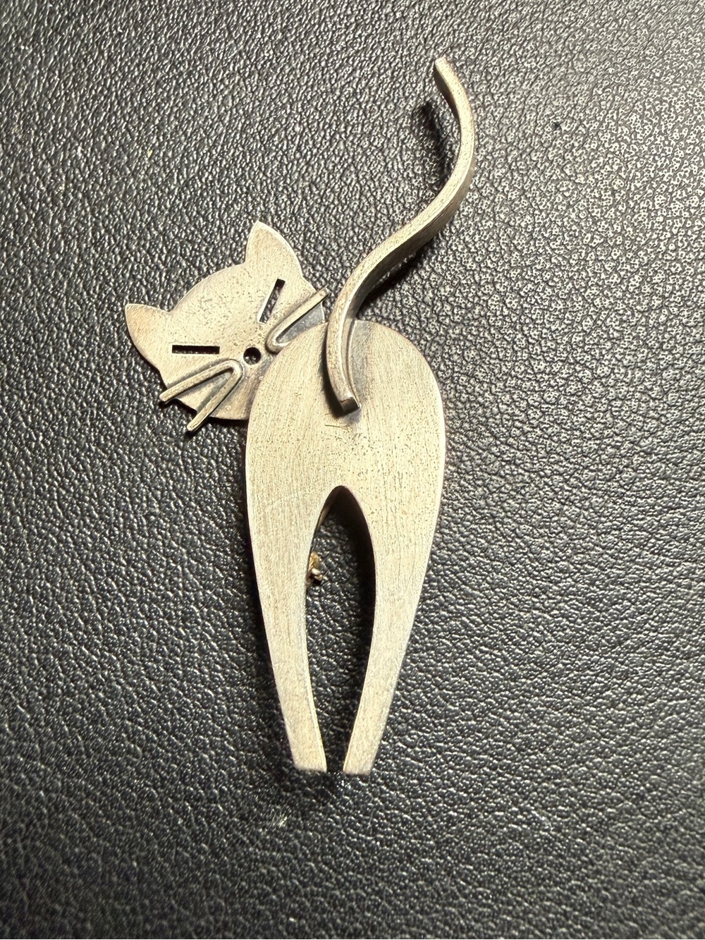 Vintage Beau Sterling Silver Cat Walking Away Brooch Pin Modernist 3.8 grams